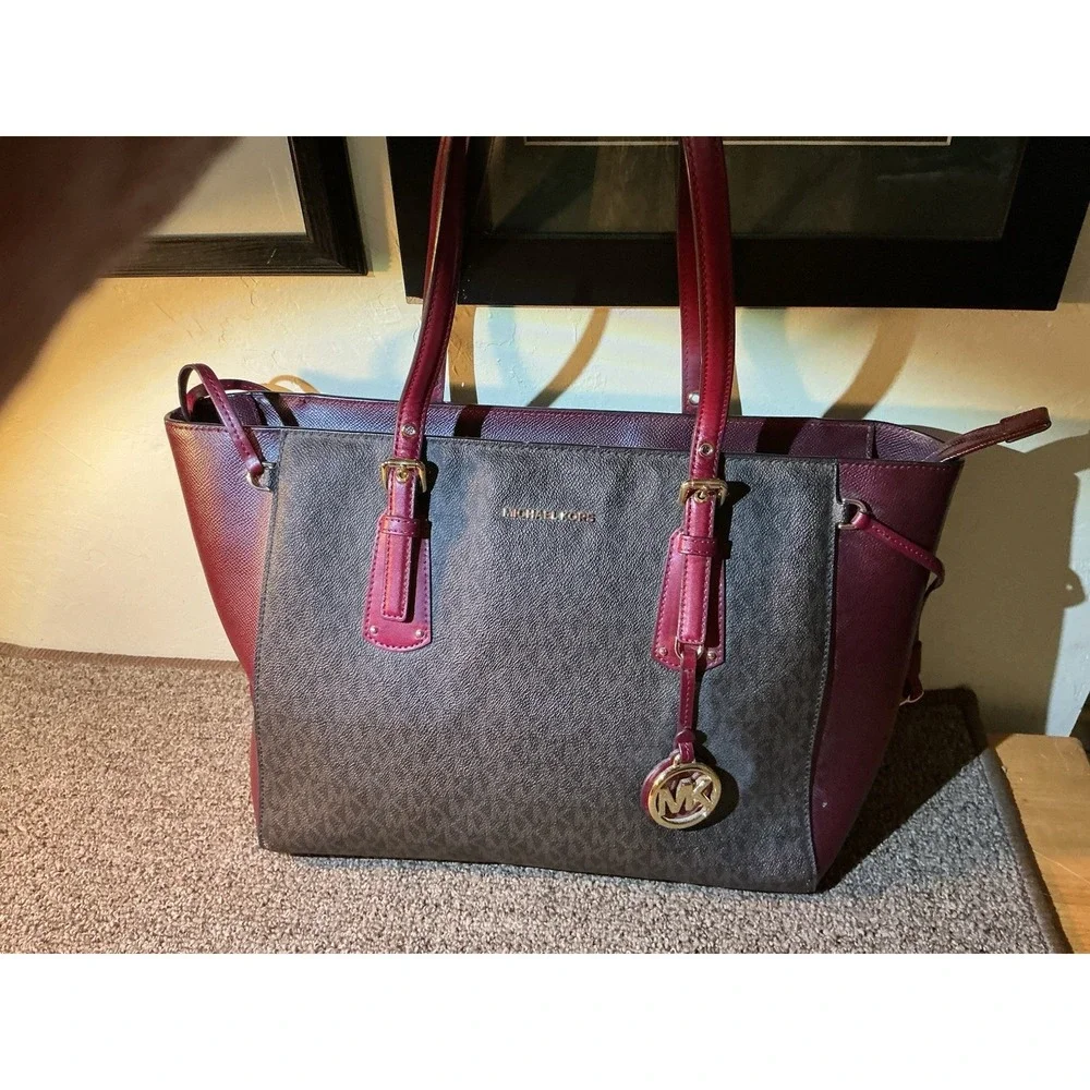 Michael Kors Voyager Medium Crossgrain Leather Tote Bag